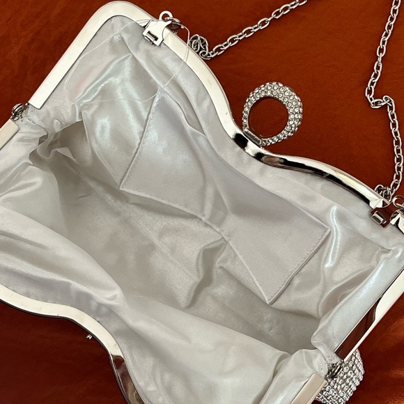 Glamorous Silver Clutch with Rhinestone Embellishments - Picture 2 of 3